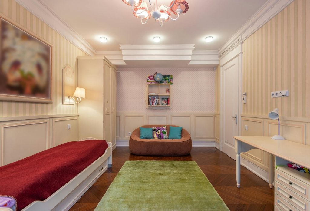 How warm lighting transforms a room after dark